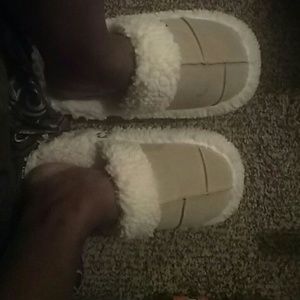 Massageing foot slipper s